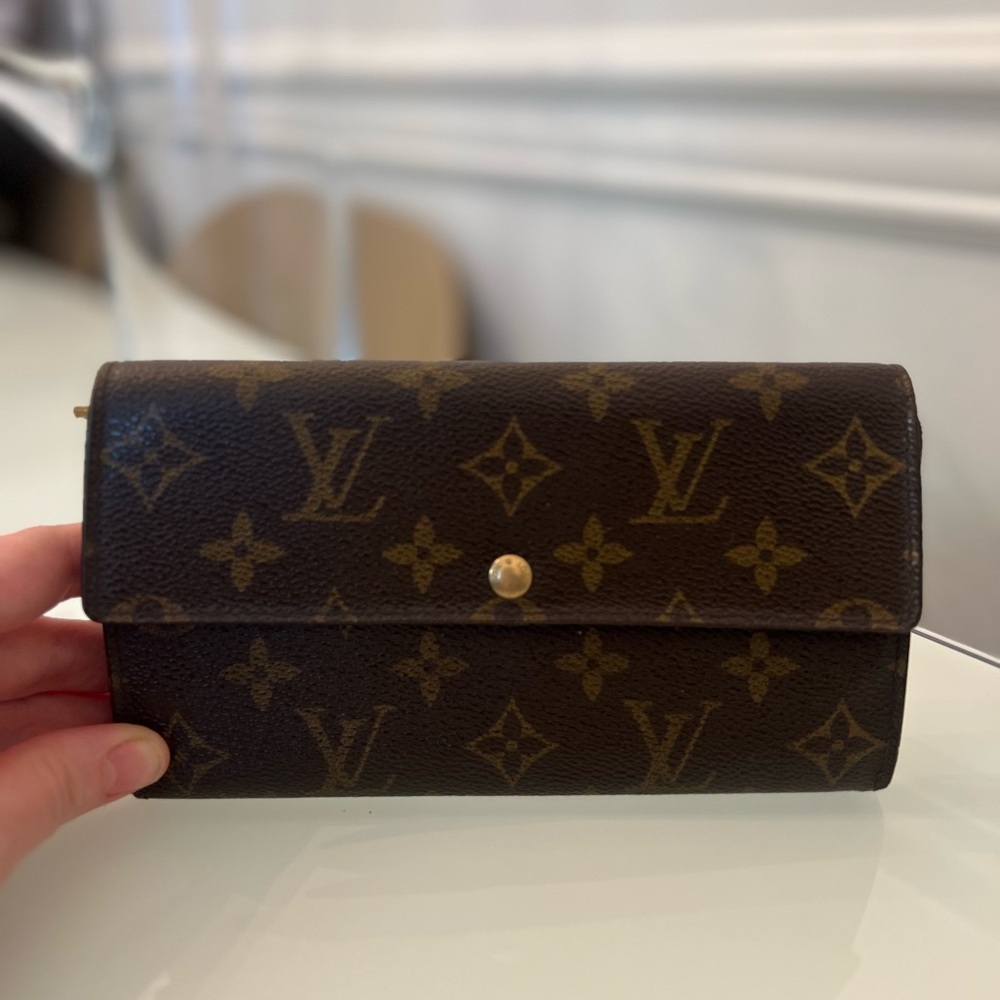 AUTHENTIC Louis Vuitton Monogram Brown Wallet